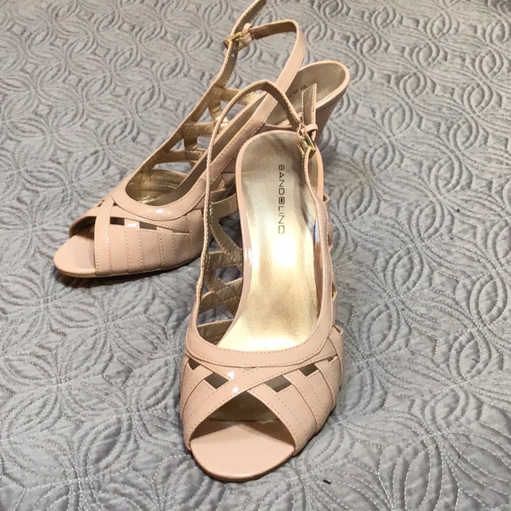 Bandolino Jorkins light pink heels.